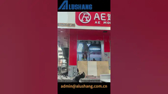 Слияние двух цветов соответствует стильному и комфортному опыту, который ищет парикмахерская.