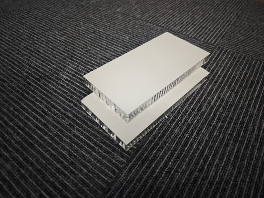 Алюминиевая панель с ядром из медоносной палочки - окончательное решение для высокопрочных конструкций